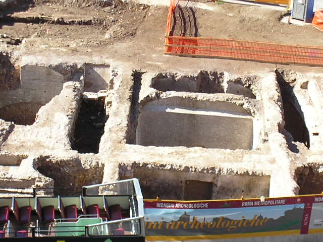 When work on Metro C exposes Piazza Venezia in 2006 15