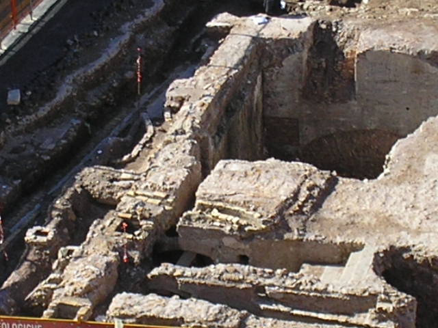 When work on Metro C exposes Piazza Venezia in 2006 13