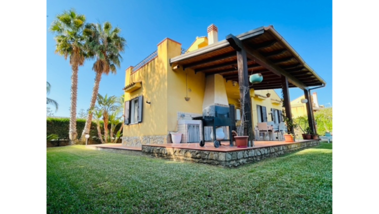 Villa for Rent in Campofelice di Roccella, Palermo, Sicily: Offering Abundant Space and Serene Surroundings 17 7 villa for rent campofelice di roccella palermo expats living in rome 1 768x435