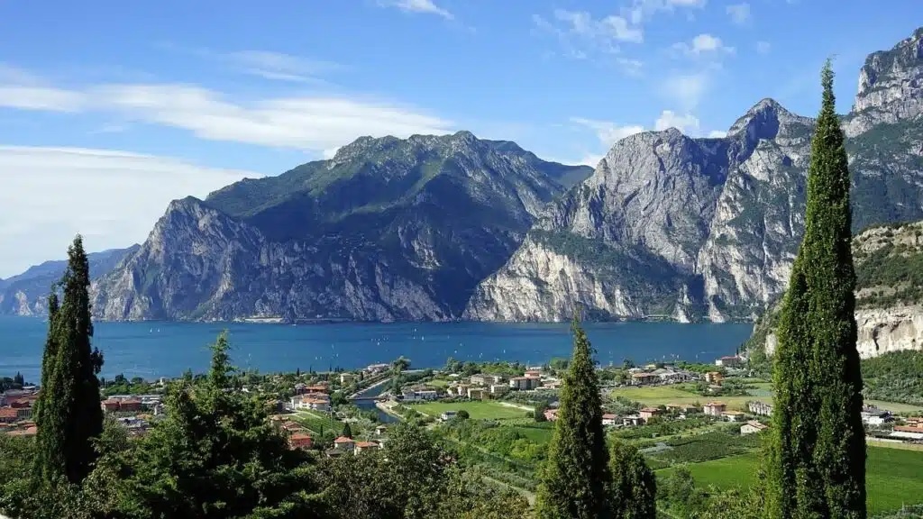 Lakeside Escapes Made Easy: Exploring Italy's Lakes by Train 30