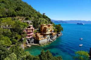 Exploring Italy’s Stunning Beaches by Train: A Guide for Expats 20
