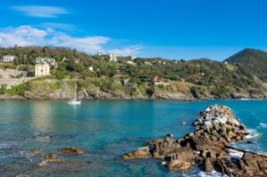 Exploring Italy’s Stunning Beaches by Train: A Guide for Expats 8
