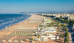 Exploring Italy’s Stunning Beaches by Train: A Guide for Expats 14