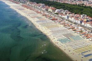 Exploring Italy’s Stunning Beaches by Train: A Guide for Expats 17
