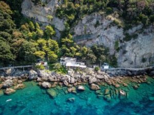 Exploring Italy’s Stunning Beaches by Train: A Guide for Expats 28