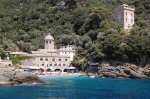Exploring Italy’s Stunning Beaches by Train: A Guide for Expats 27