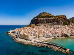 Exploring Italy’s Stunning Beaches by Train: A Guide for Expats 24