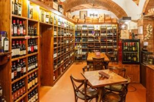 A Guide to Italian Dining: Understanding Different Types of Restaurants in Italy 24