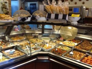 A Guide to Italian Dining: Understanding Different Types of Restaurants in Italy 26
