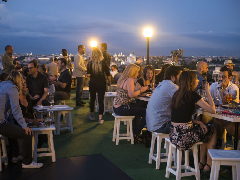 EXPATS & DIPLOMATS THE GLOBAL BRIDGE - Network After Work Aperitivo 8 1 big party 2 cribmed expats rome gianicolo musica 17 768x577
