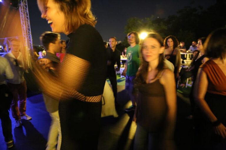 EXPATS & DIPLOMATS THE GLOBAL BRIDGE - Network After Work Aperitivo 9 1 big party 2 cribmed expats rome gianicolo musica 28 768x512